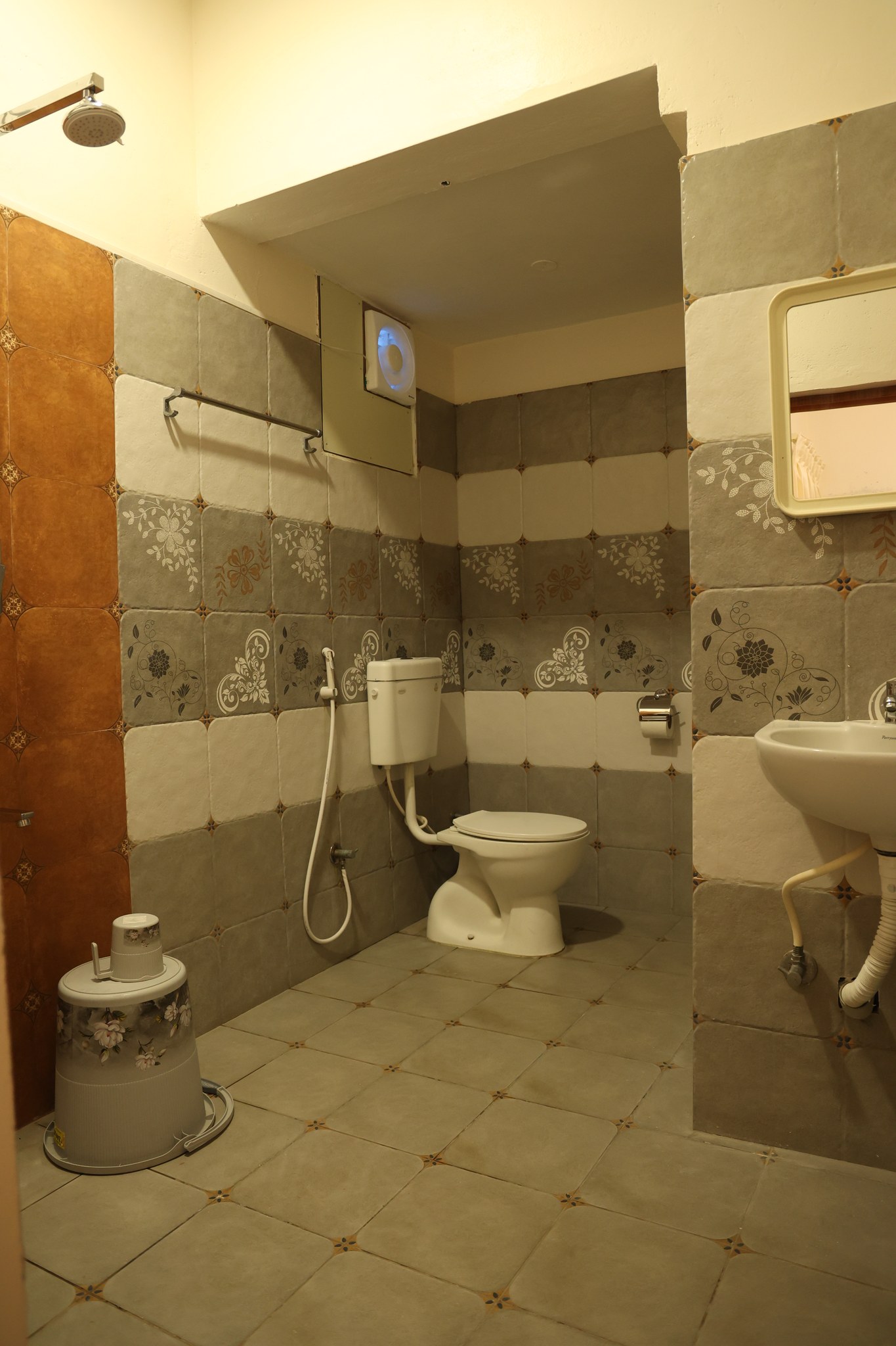 Guest House Bath Geyser