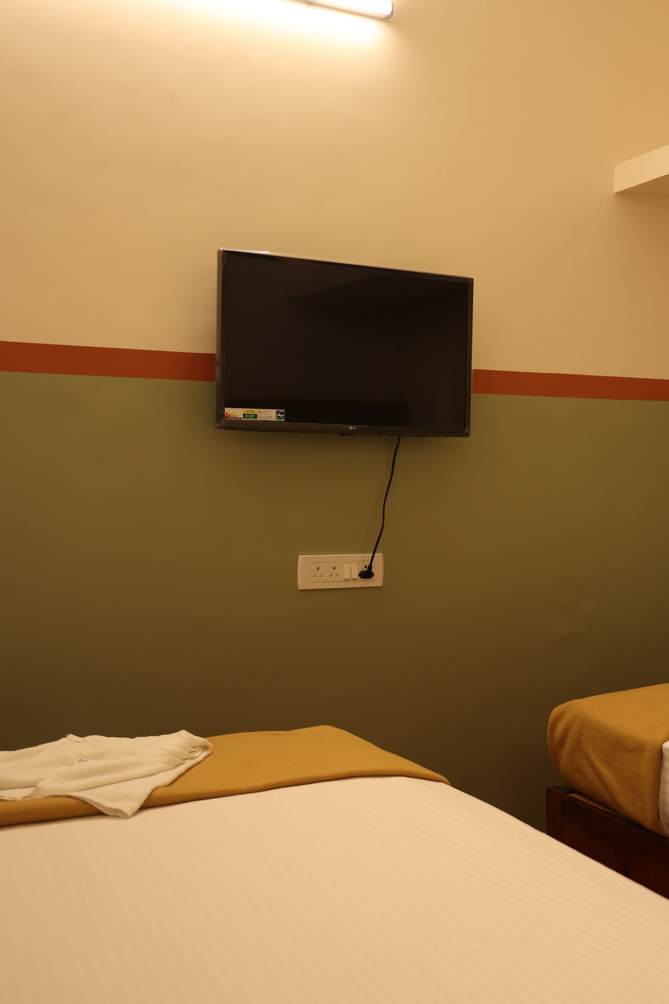 Guest House Twin Overview