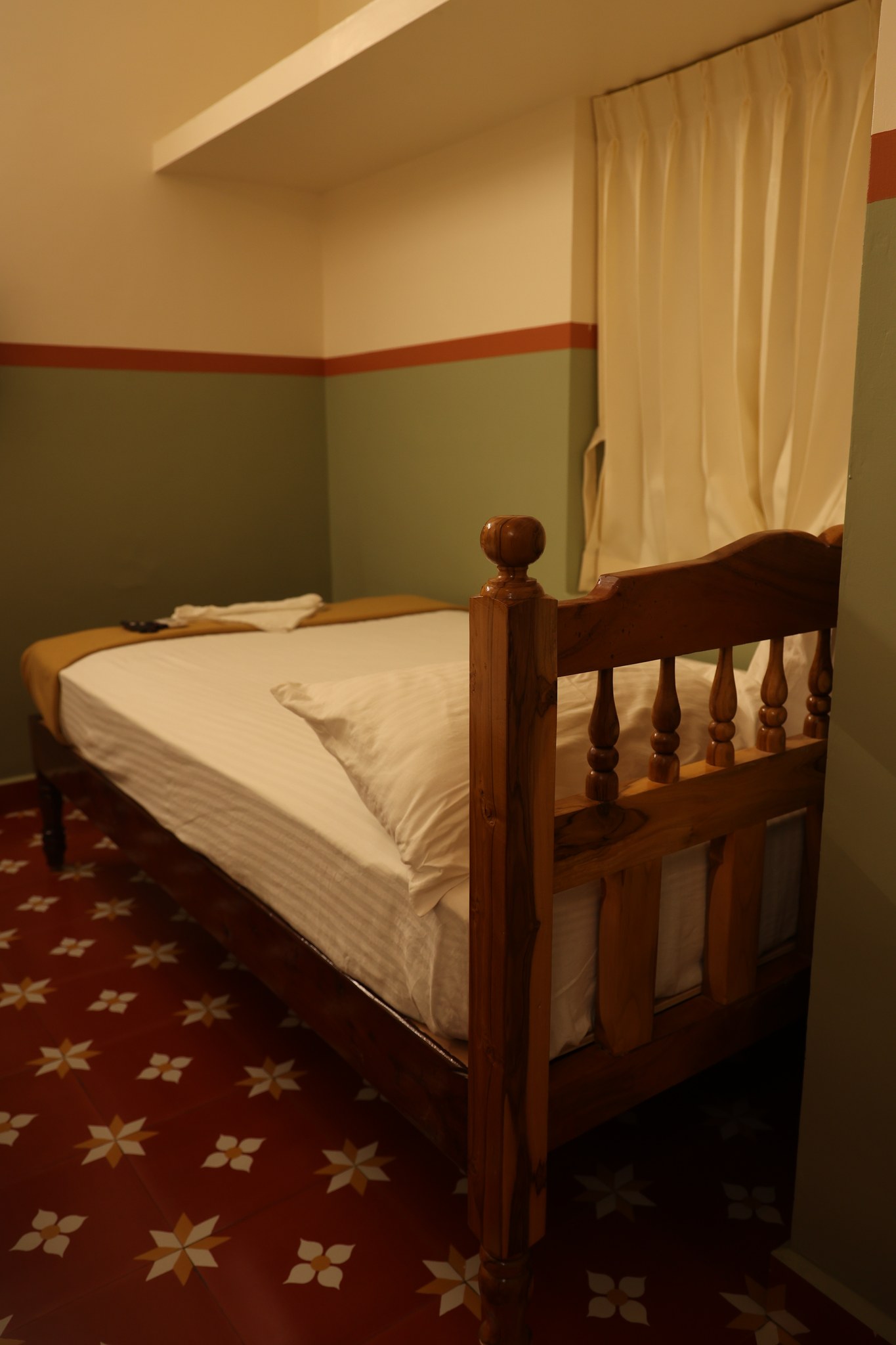 Guest House Twin Window